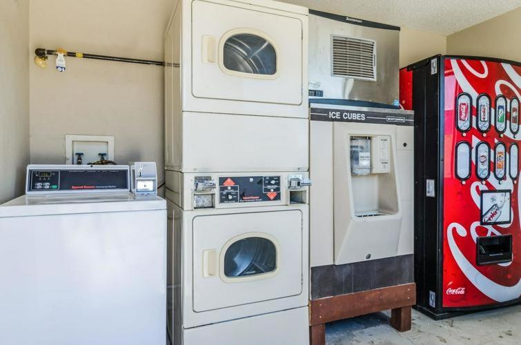Regency Inn Concordia エクステリア 写真