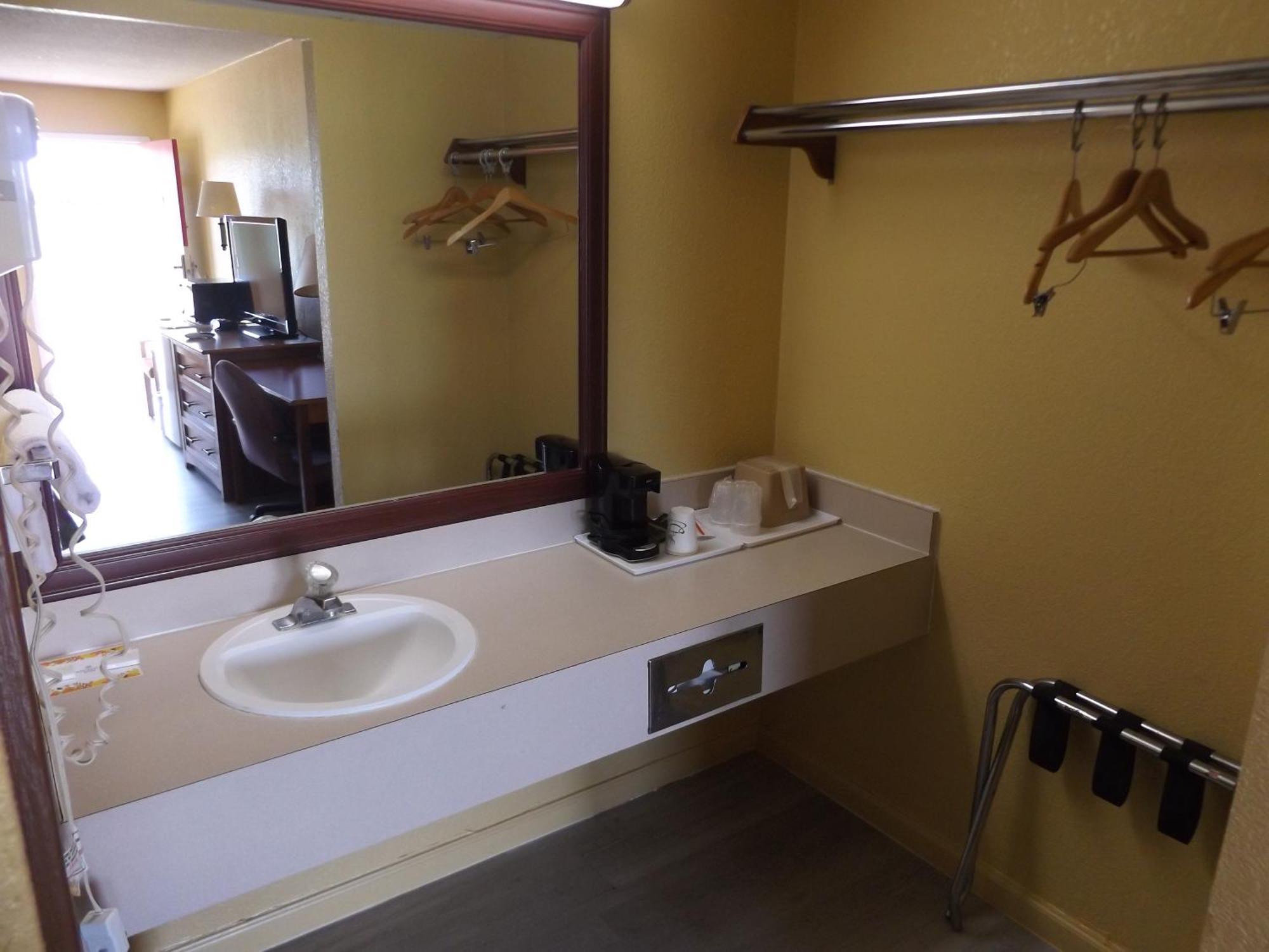 Regency Inn Concordia エクステリア 写真