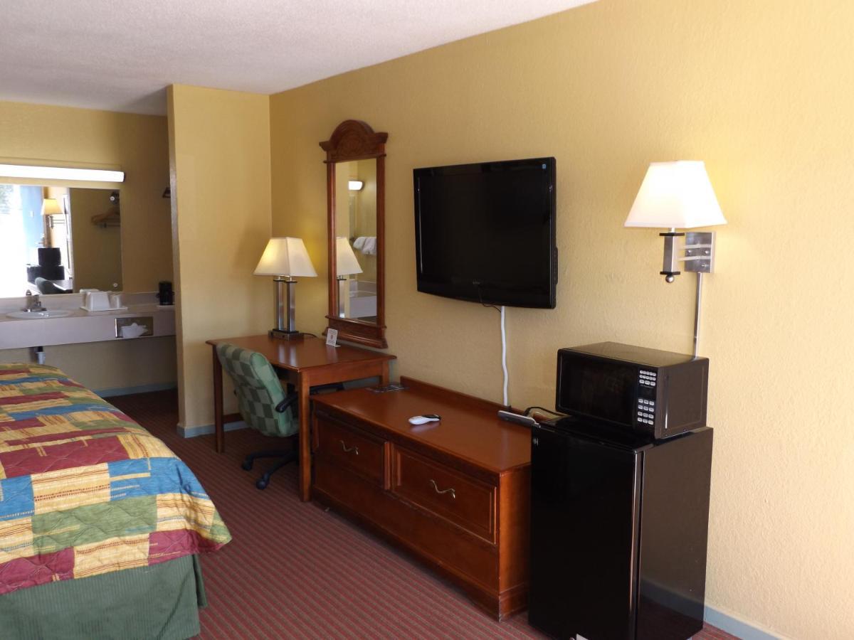 Regency Inn Concordia エクステリア 写真